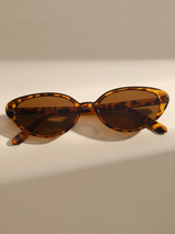 1 Pair Cat Eye Narrow Frame Fashionable Unisex Sunglasses, Suitable For Photography