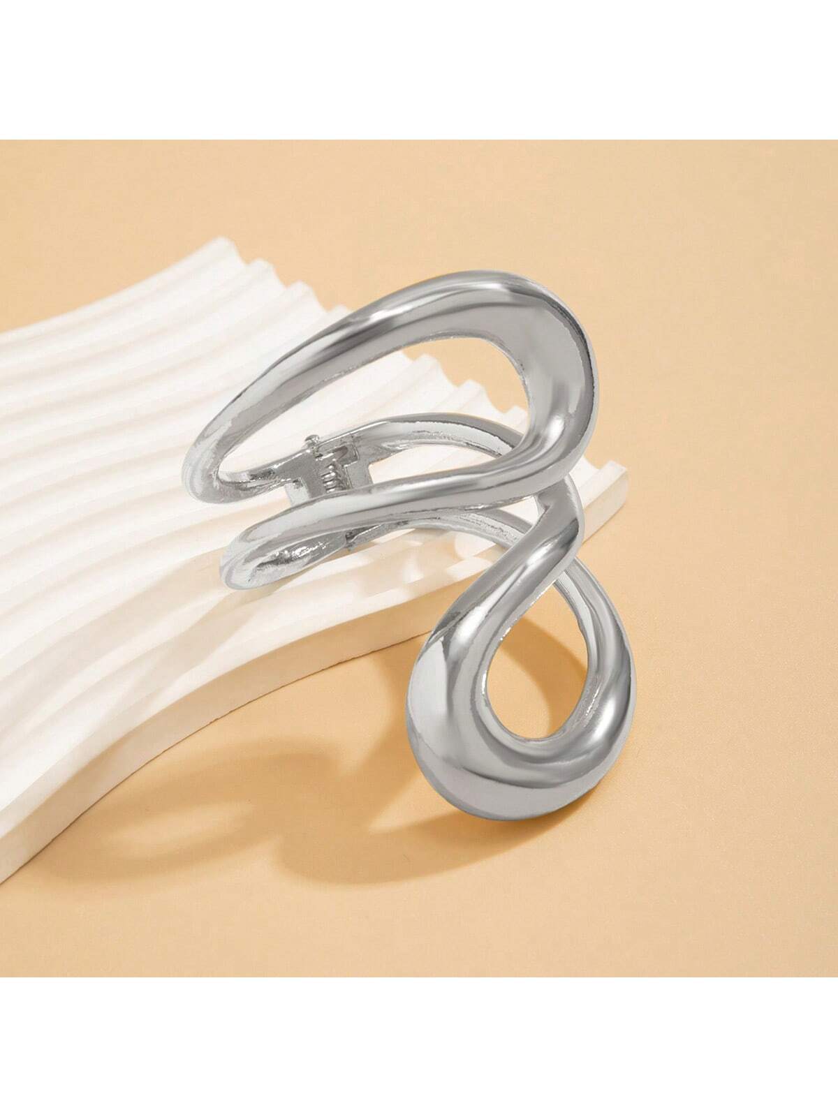 1pc Exaggerated Metallic Circular Bangle With Hollow Out Asymmetrical Shapes, Simple &amp; Stylish Ladies All-Match Sexy Bracelet