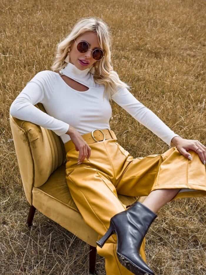 SHEIN Buckle Detail Cutout Shoulder Rib-knit Top - Image 2