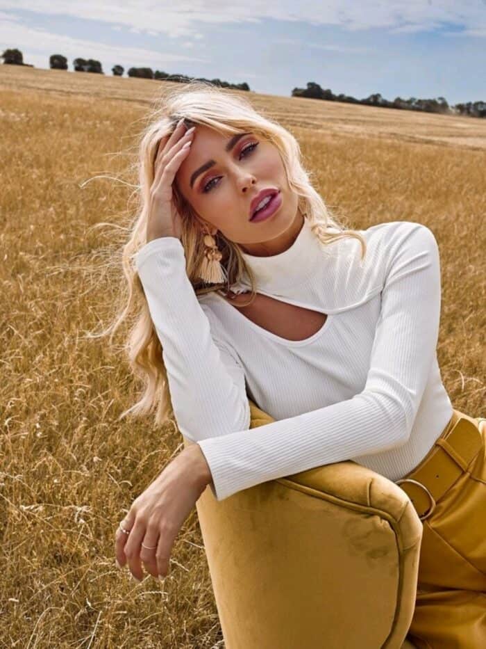 SHEIN Buckle Detail Cutout Shoulder Rib-knit Top - Image 4