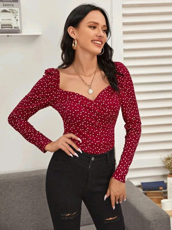 SHEIN Sweetheart Neck Confetti Heart Print Top