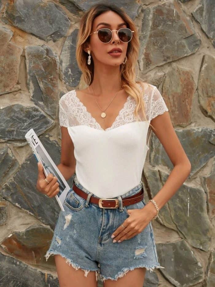 Contrast Lace Rib-knit V-neck Tee - Image 3
