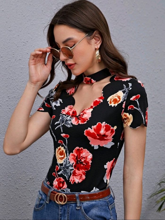 SHEIN Keyhole Neck Schiffy Edge Floral Tee