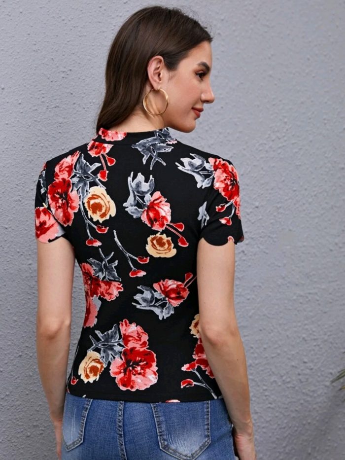 SHEIN Keyhole Neck Schiffy Edge Floral Tee - Image 5