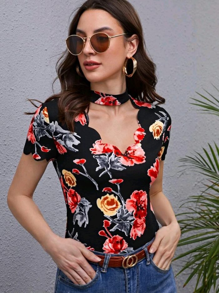 SHEIN Keyhole Neck Schiffy Edge Floral Tee - Image 3