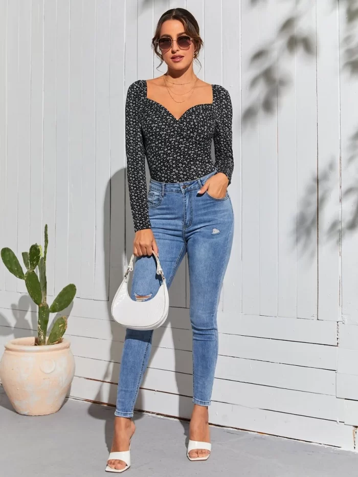 SHEIN Ditsy Floral Sweetheart Neckline Top - Image 5
