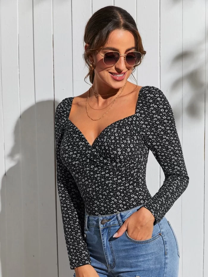SHEIN Ditsy Floral Sweetheart Neckline Top - Image 2