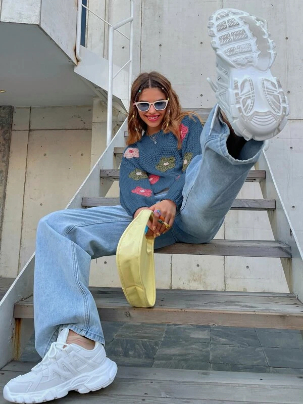 Appliques Detail Lantern Sleeve Sweater - Image 3