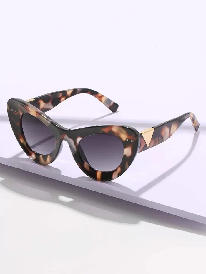 Tortoiseshell Frame Fashion Glasses - Image 2