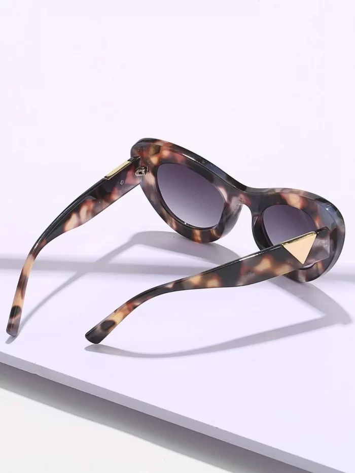 Tortoiseshell Frame Fashion Glasses - Image 4