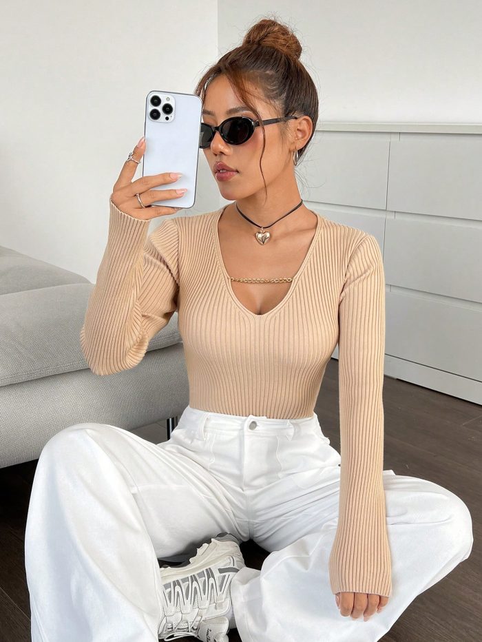 SHEIN EZwear Solid Chain Detail Ribbed Knit Sweater - Image 5