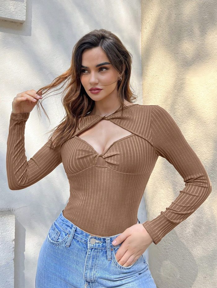 SHEIN Privé Twist Front Cut Out Front Rib-knit Tee