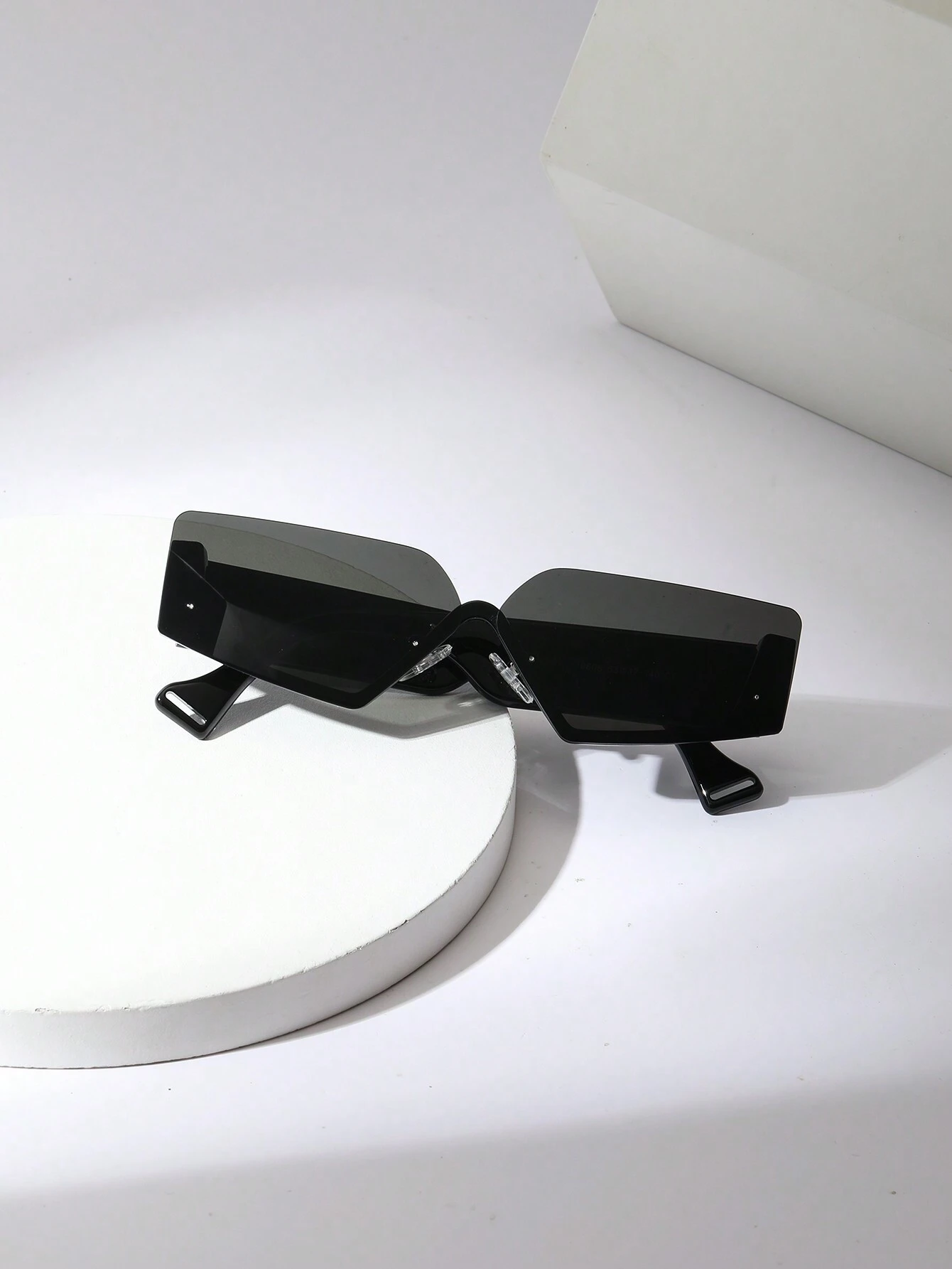 Black Frameless Polarized Sunglasses, Cat Eye Decor, Fashionable And Versatile - Image 4