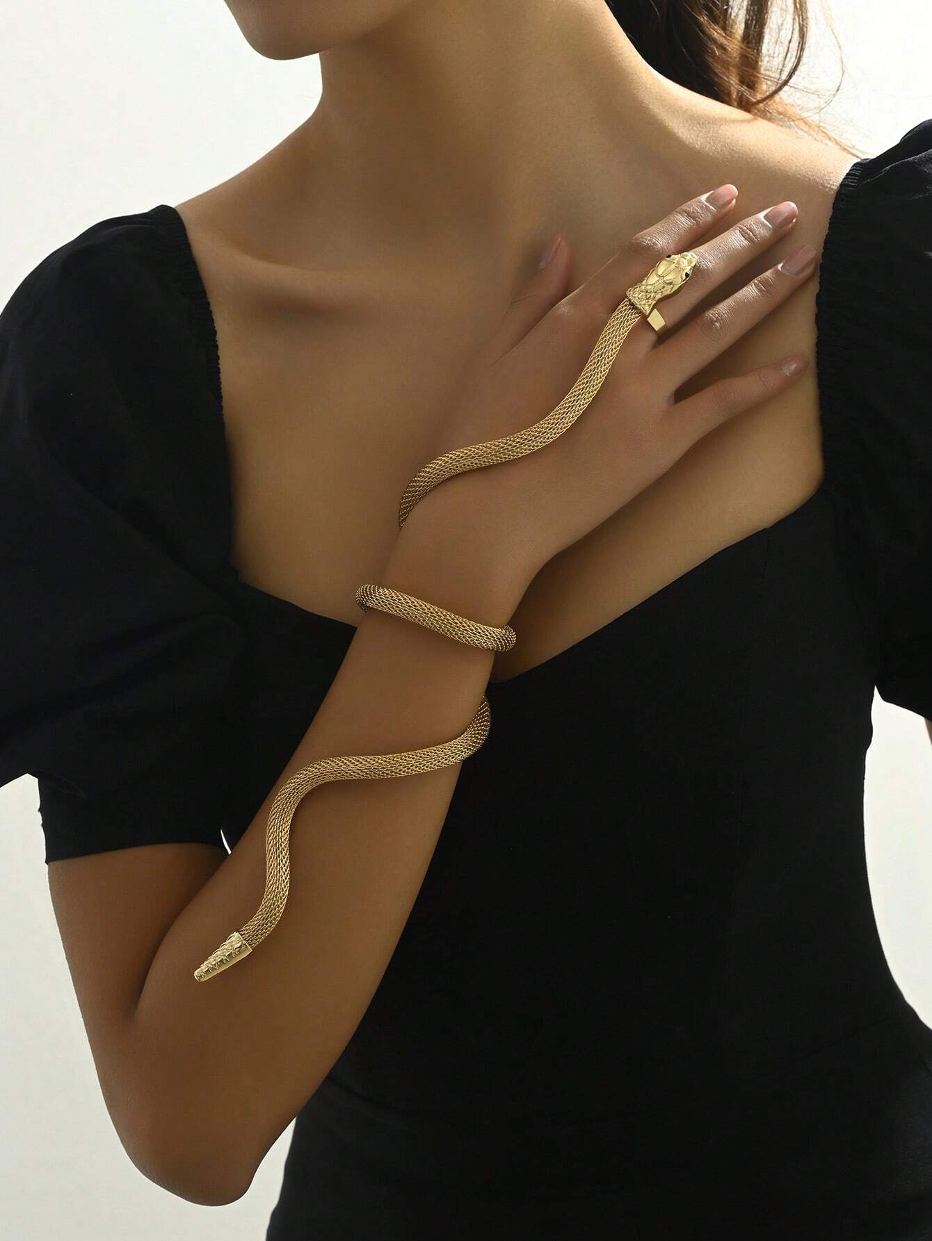 1pc Metallic Snake Shape Wrap Around Finger Hand Chain Bracelet