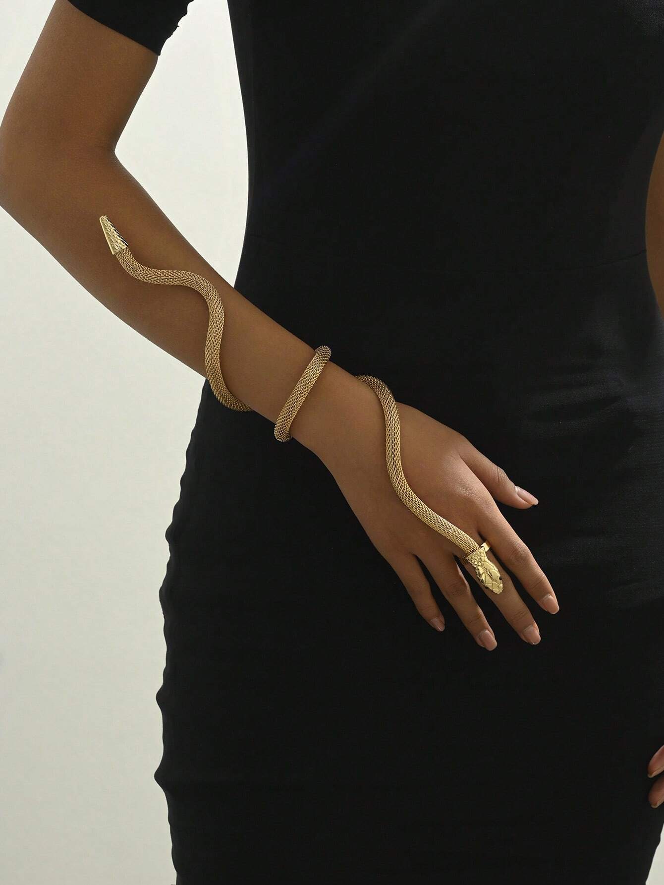 1pc Metallic Snake Shape Wrap Around Finger Hand Chain Bracelet - Image 2