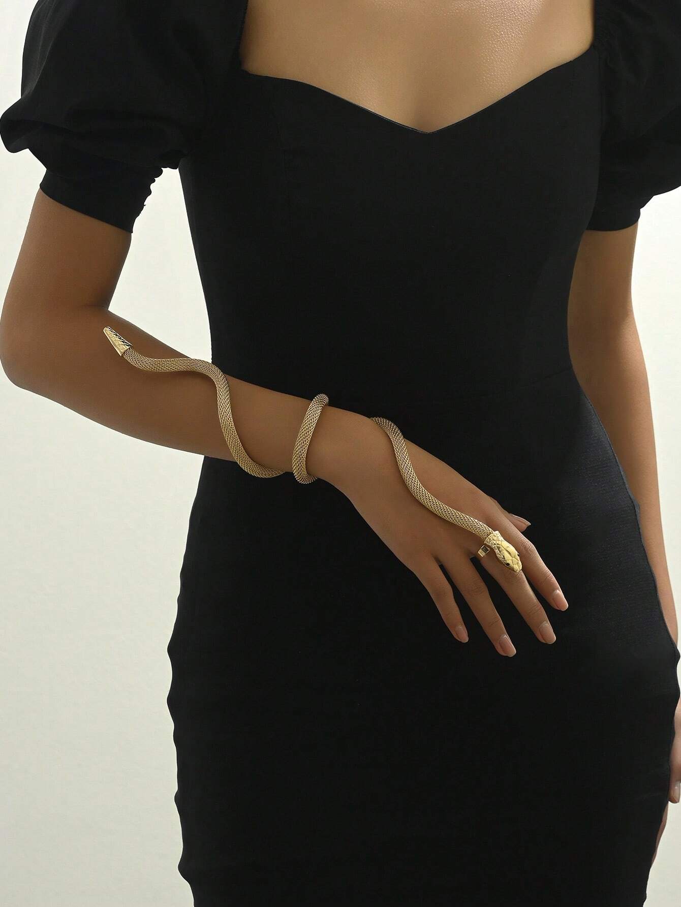 1pc Metallic Snake Shape Wrap Around Finger Hand Chain Bracelet - Image 3