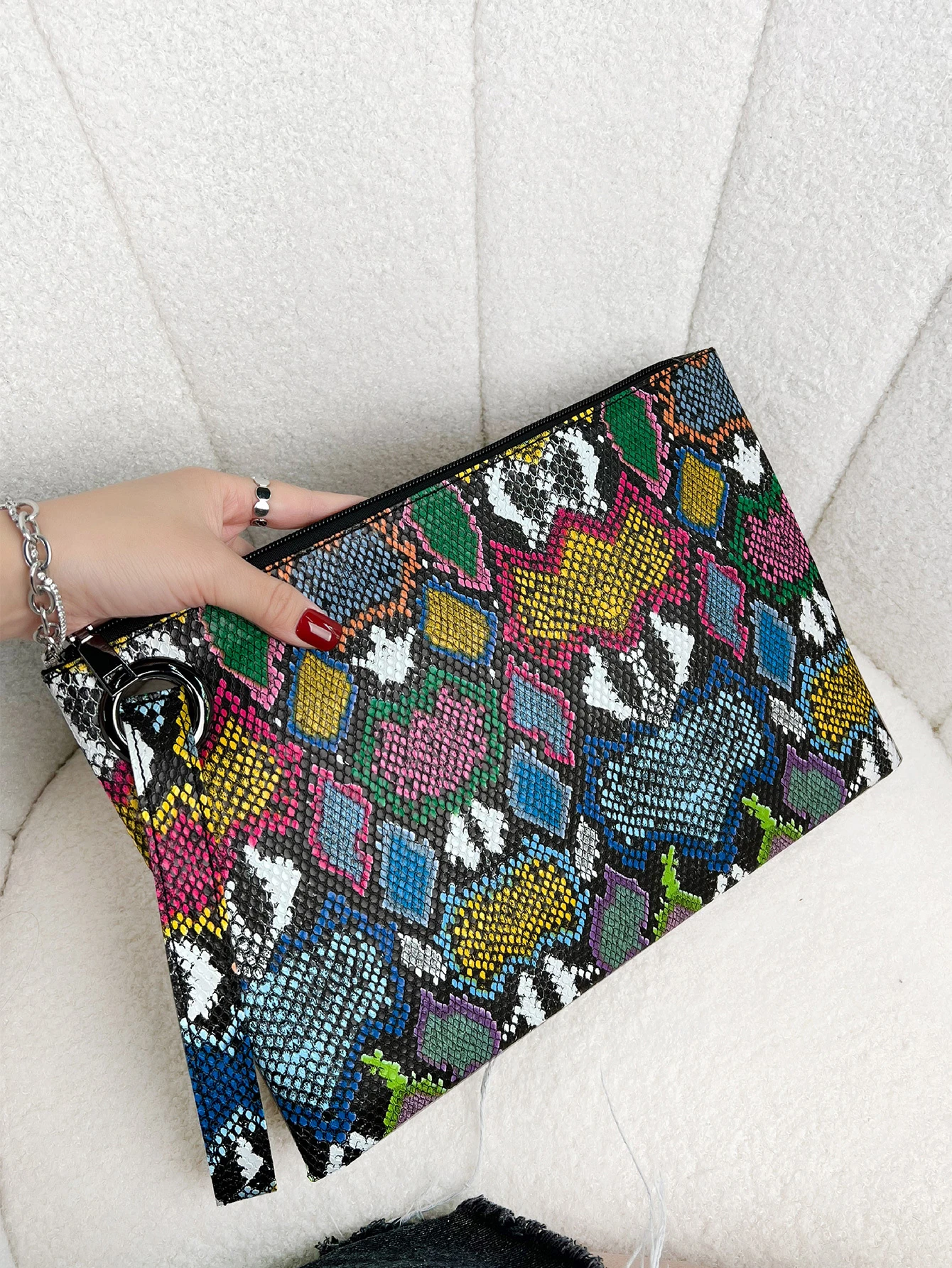 Fashionable Color Collision Snake Print Large Capacity Zipper Wrist Bag