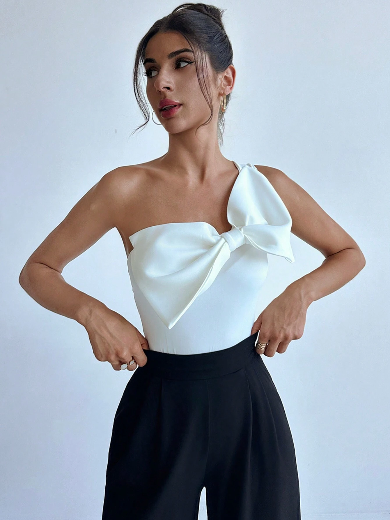 SHEIN Privé Women's Elegant One Shoulder Bodysuit With Bowknot