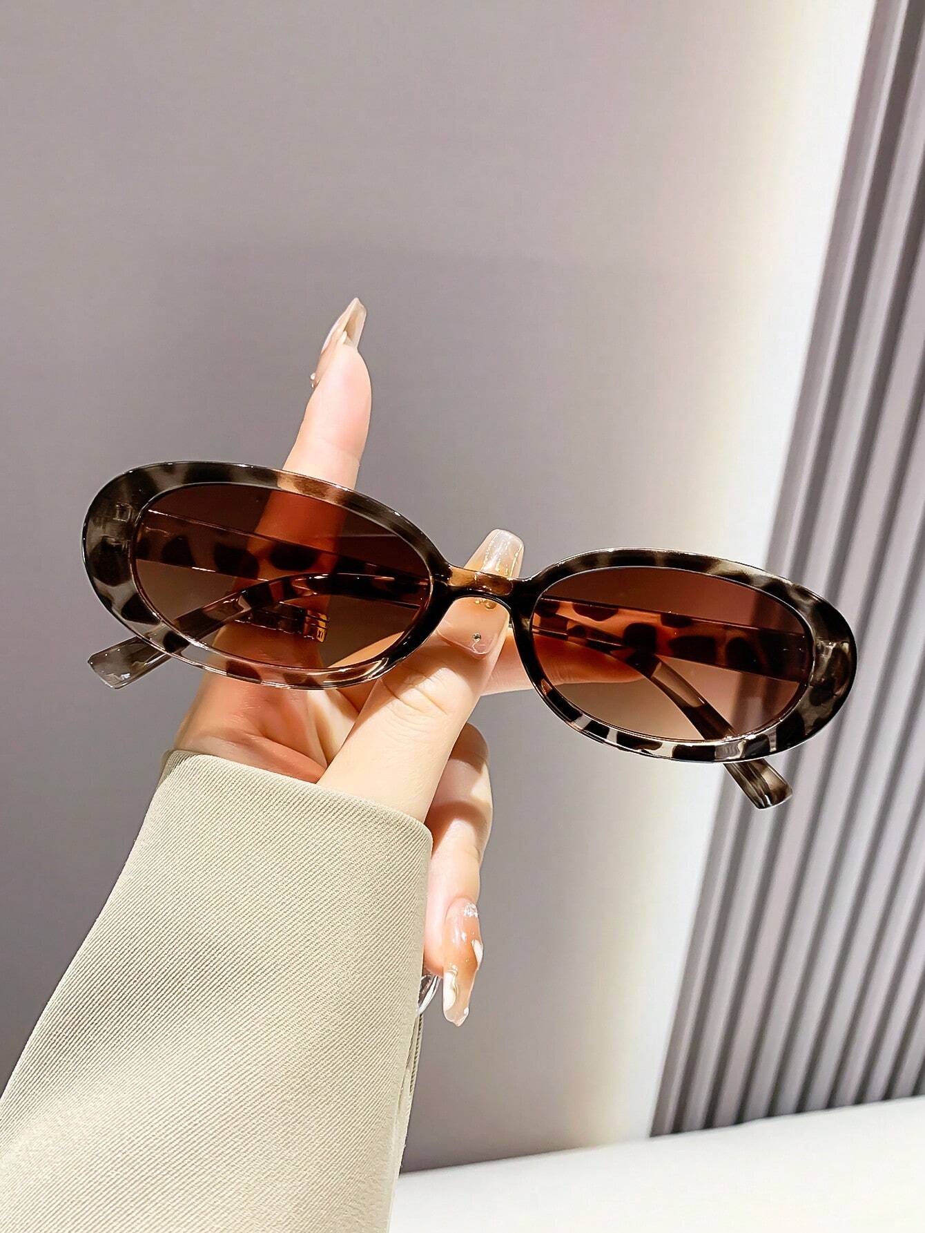 Vintage Oval Small Leopard Print Bohemian Style Sunglasses, Plastic Unisex Fashion Classic