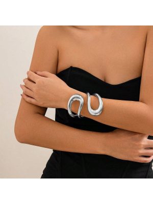 1pc Exaggerated Metallic Circular Bangle With Hollow Out Asymmetrical Shapes, Simple & Stylish Ladies All-Match Sexy Bracelet