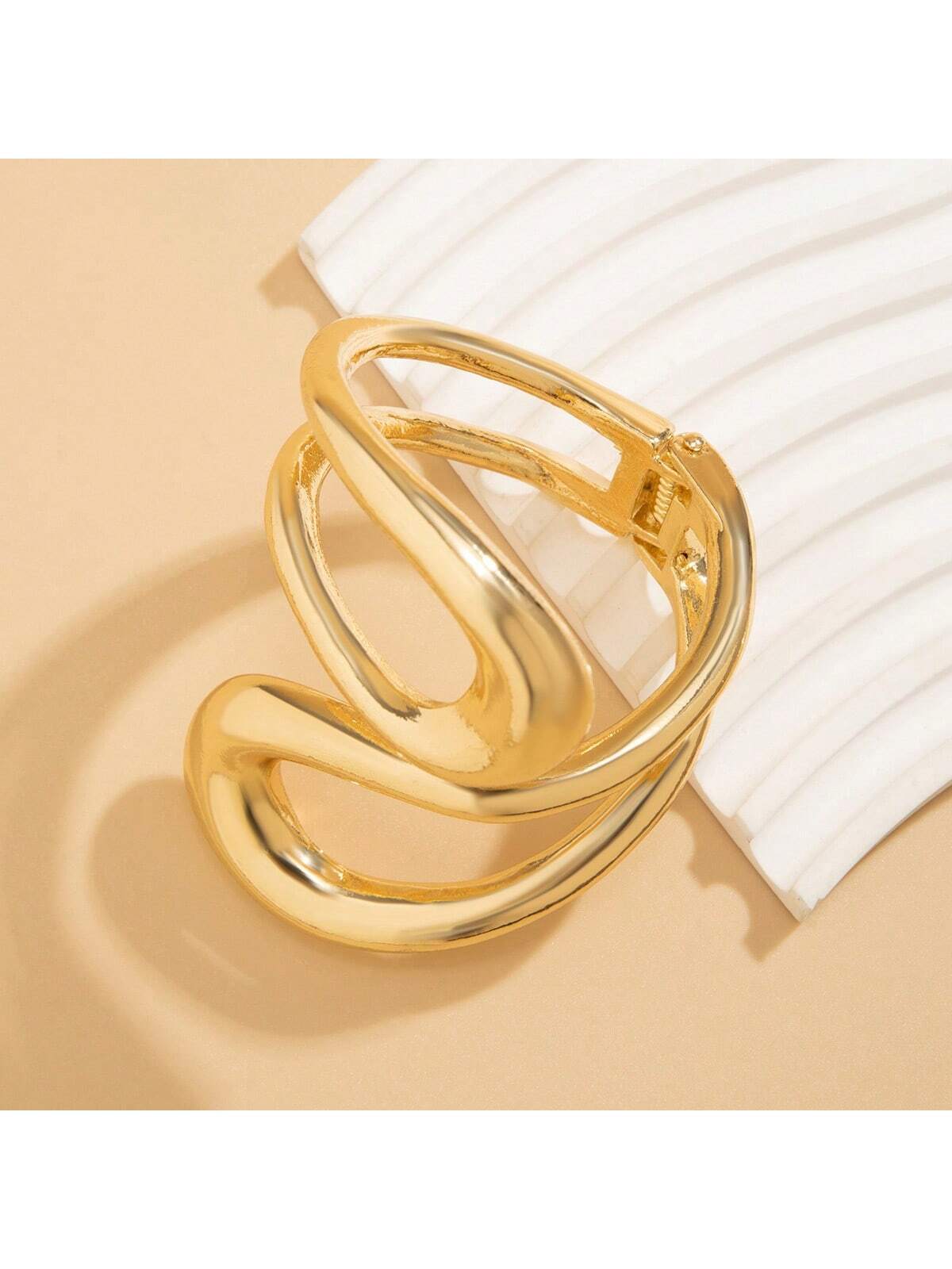 1pc Exaggerated Metallic Circular Bangle With Hollow Out Asymmetrical Shapes, Simple & Stylish Ladies All-Match Sexy Bracelet - Image 3
