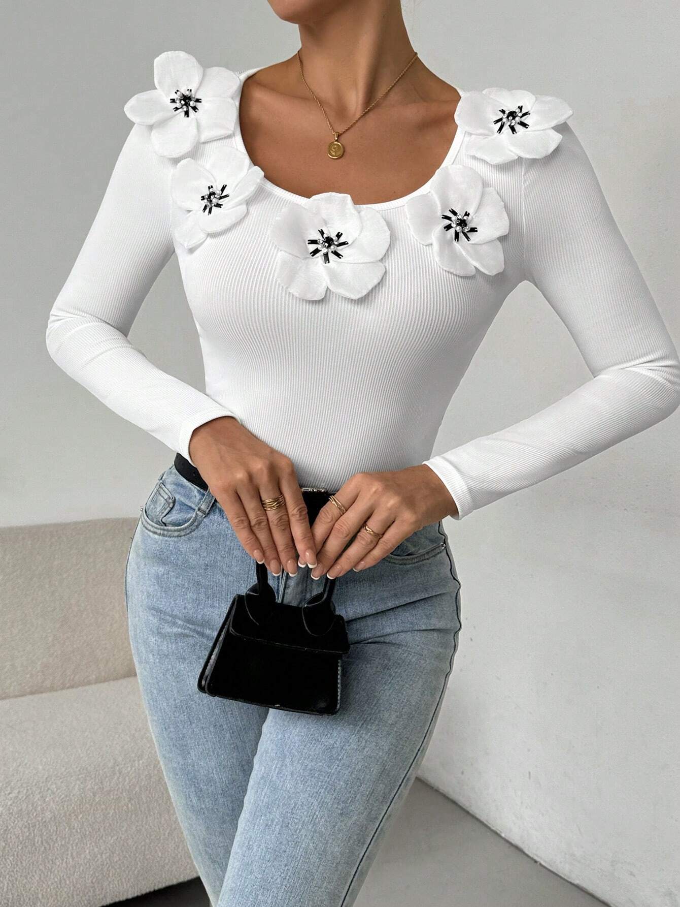 SHEIN Privé Women's Floral Decorated Minimalist Daily Wear Long Sleeve T-Shirt - Image 4