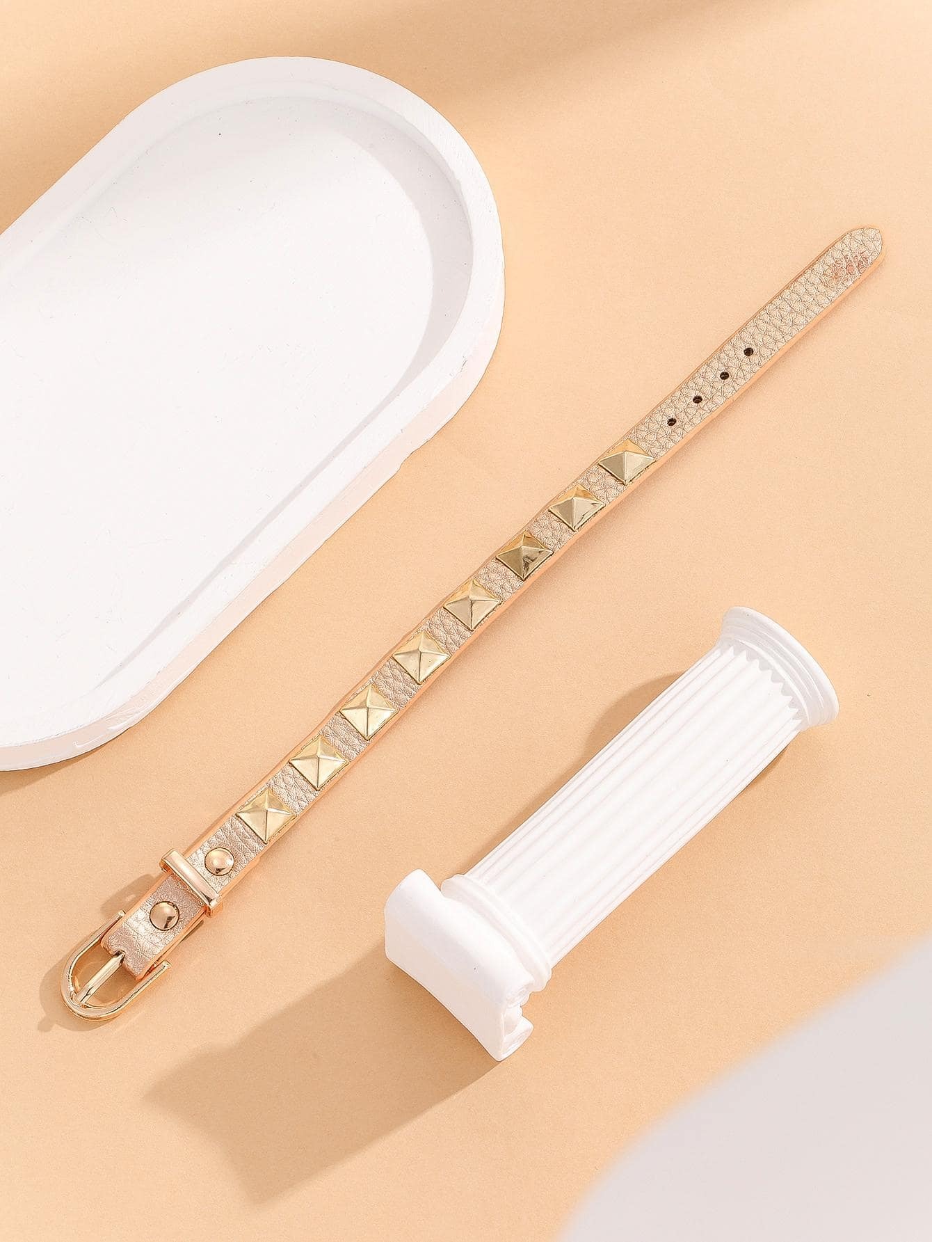 1pc Women's Rocker Pu Leather Triangle Rivet Motorcyle Bracelet - Image 2