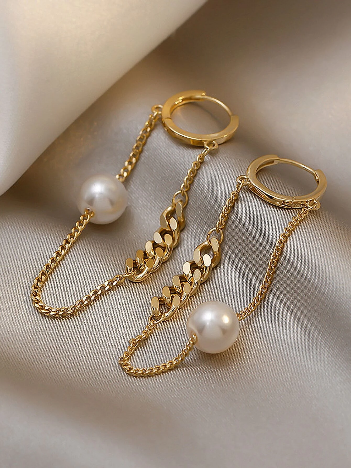 Andkiss Faux Pearl & Chain Decor Earrings - Image 2