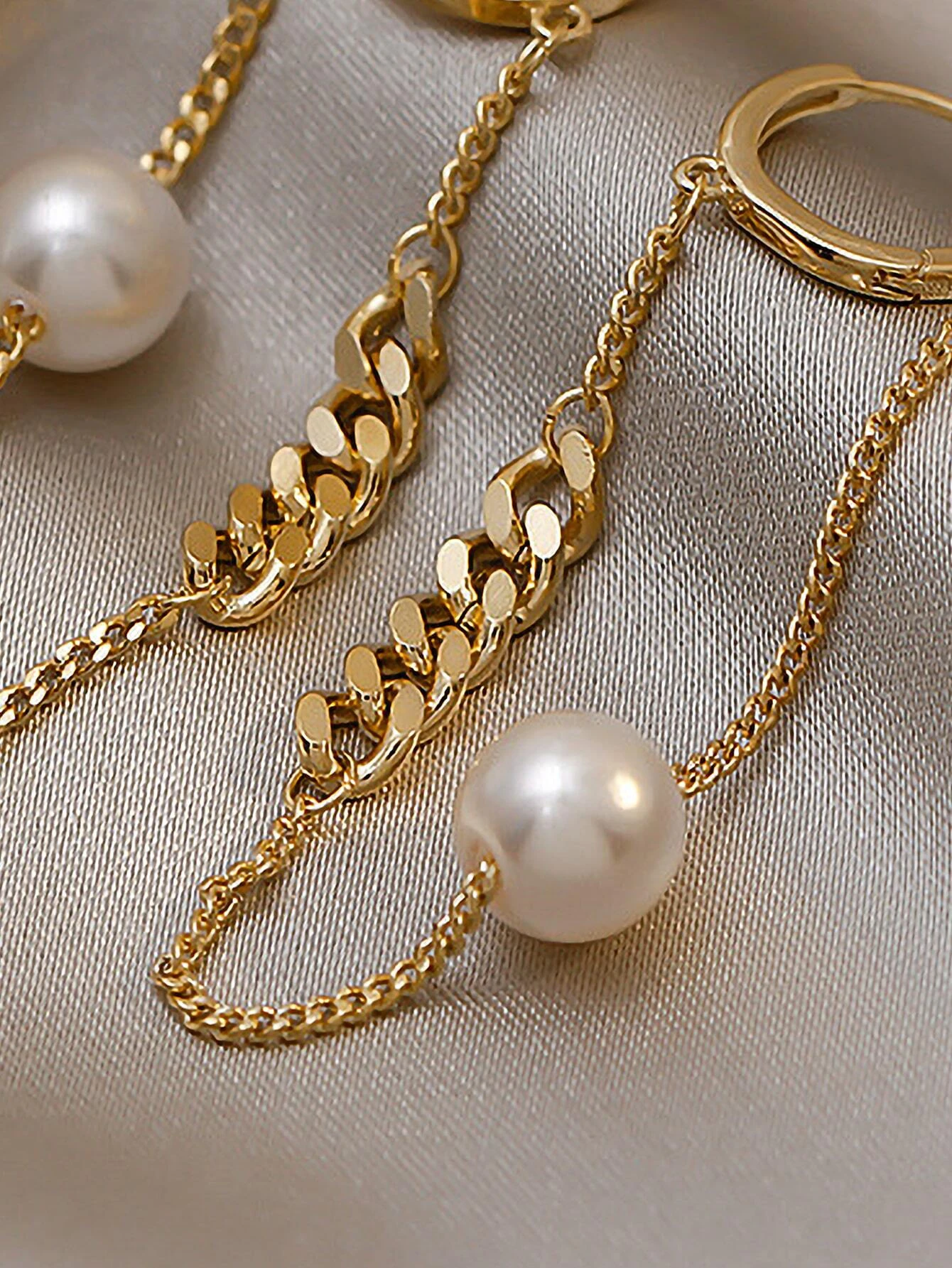 Andkiss Faux Pearl & Chain Decor Earrings - Image 3