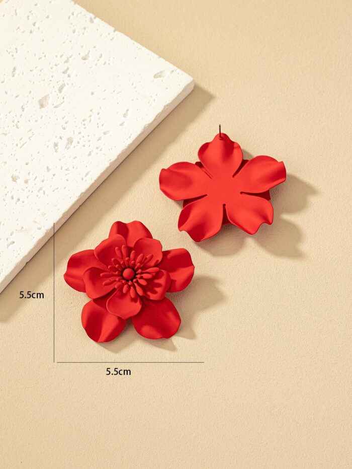 Flower Design Stud Earrings - Image 4