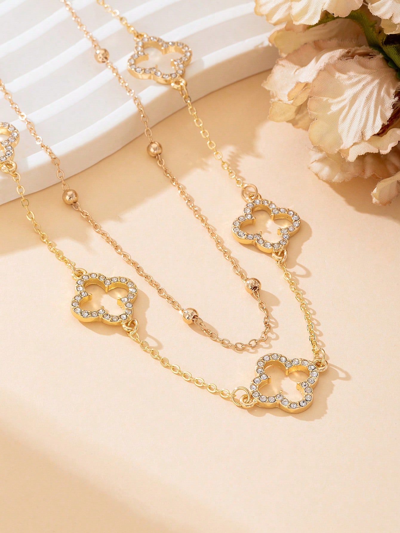 1pc Luxurious Hollow Clover Pendant Necklace For Women - Image 2