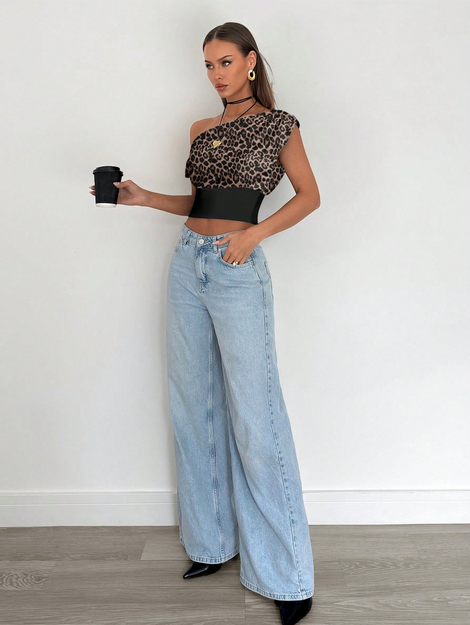 Siren Gaze Women's Asymmetric Neck Ruched Cropped Top - Image 6